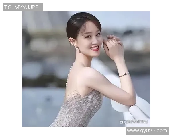 球星背后的她：探秘足球明星与女友的爱情故事与生活点滴